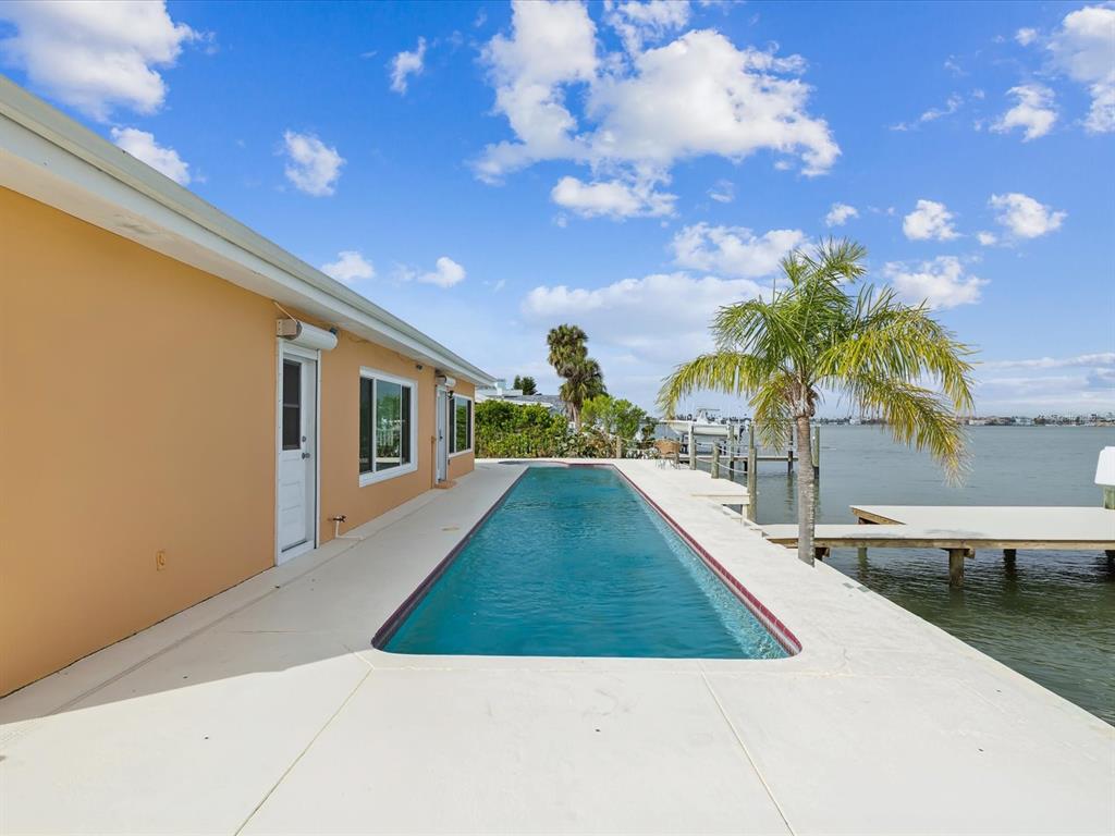 11549 48th Avenue North St. Petersburg, FL 33708 - Photo 22 of 37 a view of a backyard of the house