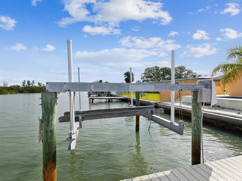 11549 48th Avenue North St. Petersburg, FL 33708 - Photo 28 of 37 a view of ocean from a balcony