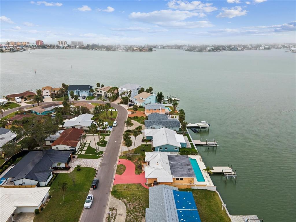 11549 48th Avenue North St. Petersburg, FL 33708 - Photo 5 of 37 a view of lake and yard