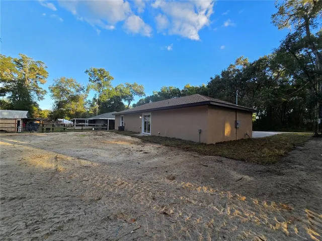 a view of a house with a backyard