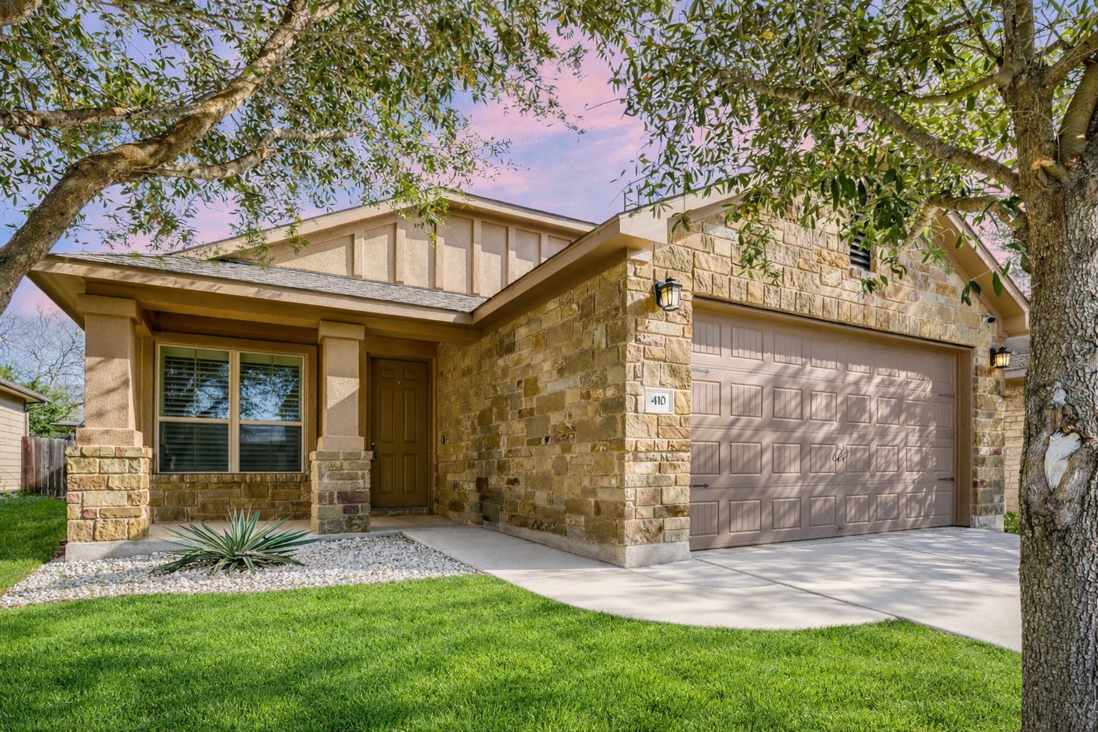Wonderful curb appeal!