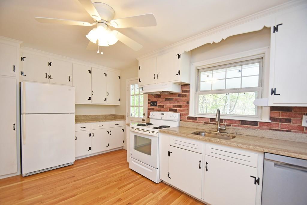 72 Vernon Road Belmont, MA 02478 - Photo 9 of 29 Gallery Image 9