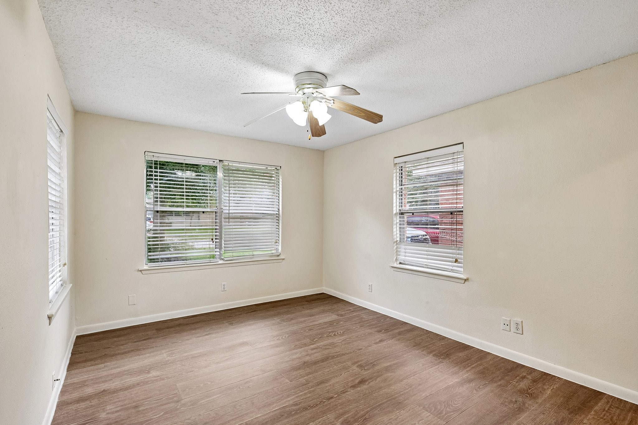 6401 Rowan Lane Houston, TX 77074 - Photo 15 of 21