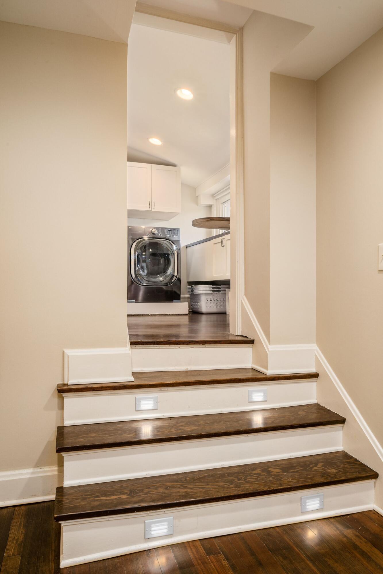 6028 Dublin Road Dublin, OH 43017 - Photo 49 of 91 Stairway