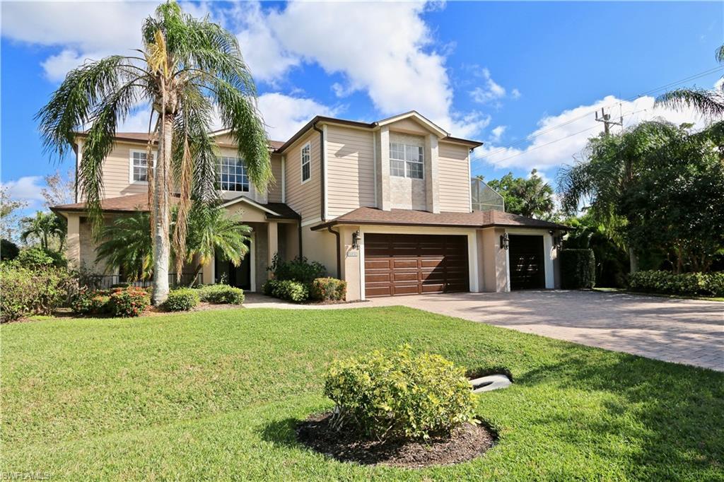 View of front of house featuring driveway, a front lawn, and a garage