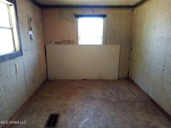 $9,900 | 354 West 5th Street, Yazoo City, MS 39194