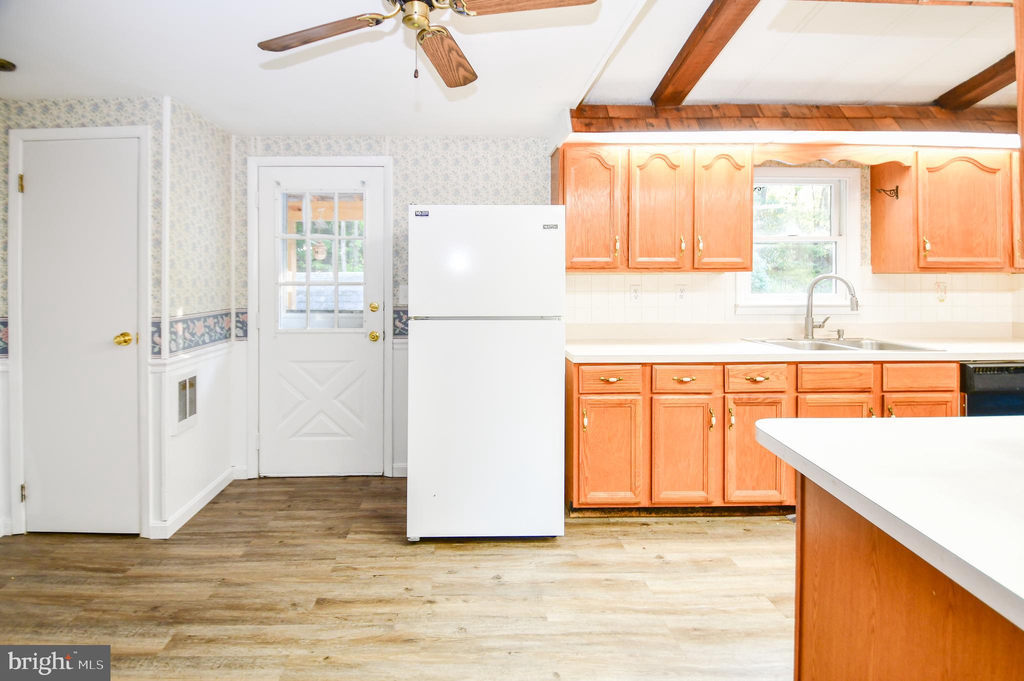 4608 London Bridge Road Sykesville, MD 21784 - Photo 3 of 40 Upper level kitchen.