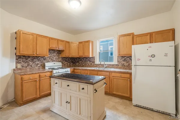 $135,000 | 229 Holland Street, Syracuse, NY 13204