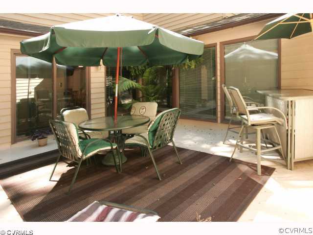 3405 7 Oaks Road Midlothian, VA 23112 - Photo 7 of 12 Patio/Deck - Interior deck. Total privacy!
