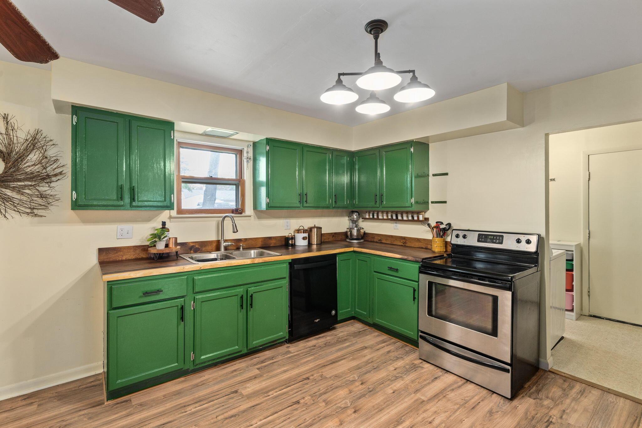 1634 Case Road Columbus, OH 43224 - Photo 10 of 40 10-web-or-mls-DSC05705