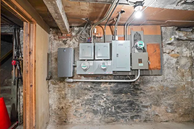 a kitchen that has a lot of cabinets in it