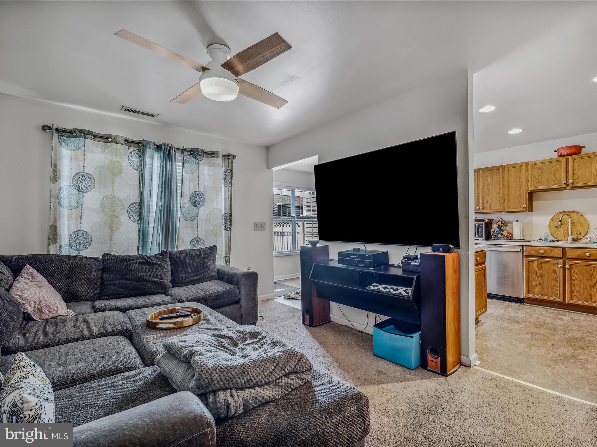 100 Fuzzy Tail Drive Ranson, WV 25438 - Photo 4 of 33 Living Room