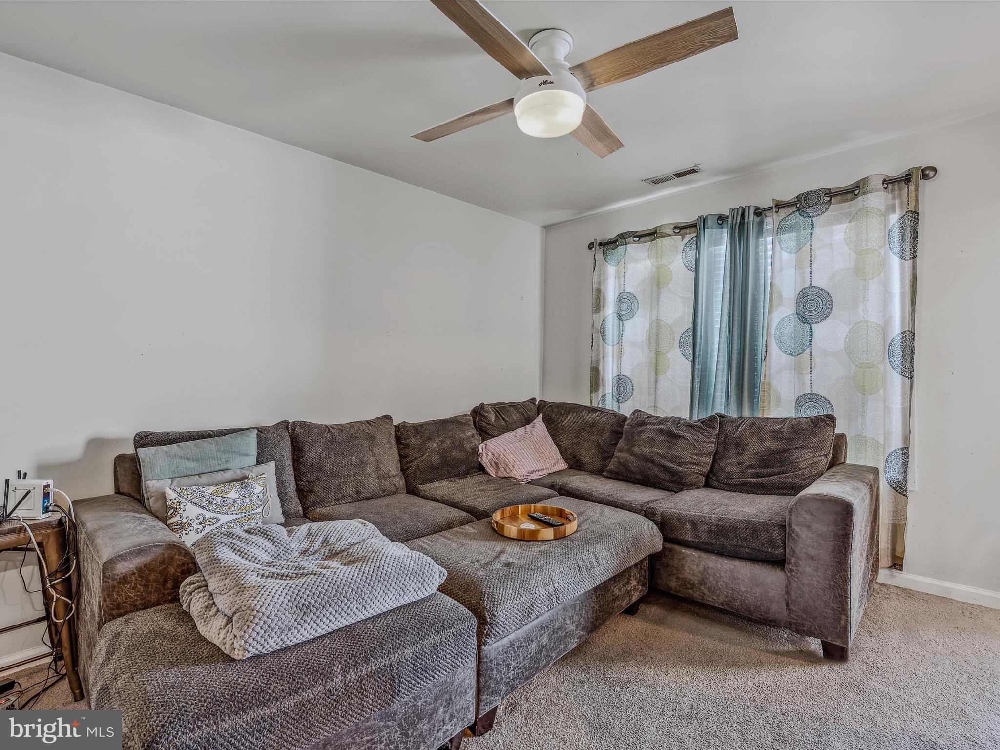 100 Fuzzy Tail Drive Ranson, WV 25438 - Photo 5 of 33 Living Room