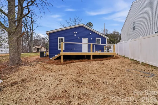 $275,000 | 522 West McLelland Avenue, Mooresville, NC 28115