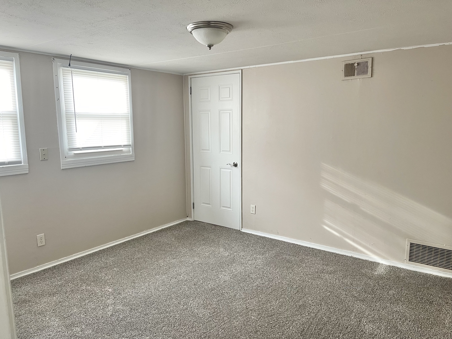 432 Shooting Park Road Peru, IL 61354 - Photo 13 of 17 Gallery Image 13