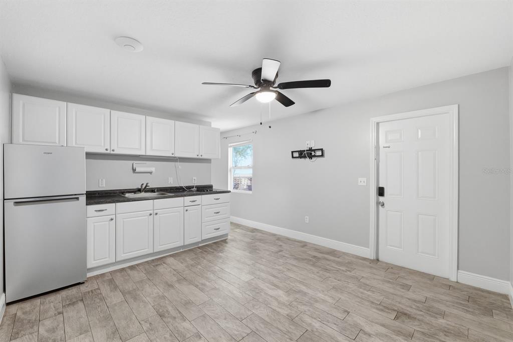 15509 Casey Rd Extension, Unit B Tampa, FL 33624 - Photo 4 of 28