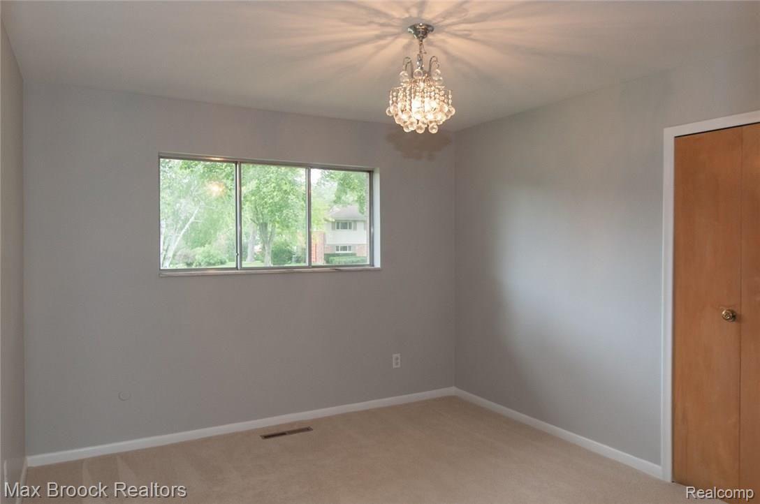920 South Reading Road Bloomfield Hills, MI 48304 - Photo 22 of 32 092DSC_1645.jpg