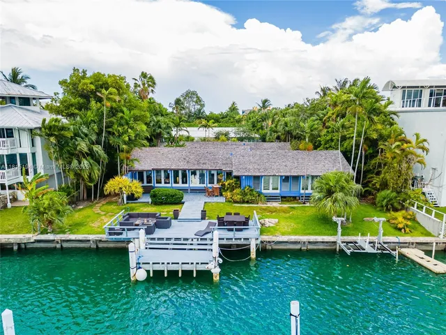 $22,500,000 | 699 North Mashta Drive, Key Biscayne, FL 33149