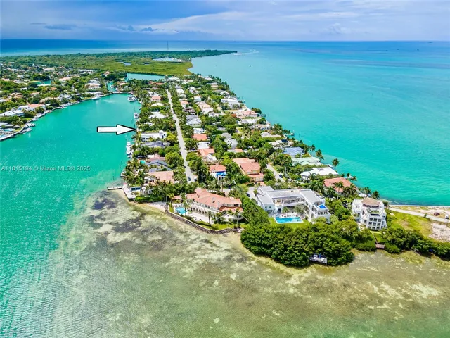 $22,500,000 | 699 North Mashta Drive, Key Biscayne, FL 33149