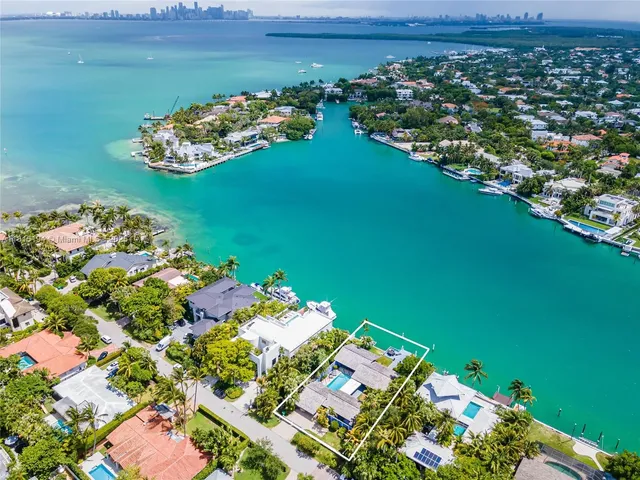 $22,500,000 | 699 North Mashta Drive, Key Biscayne, FL 33149