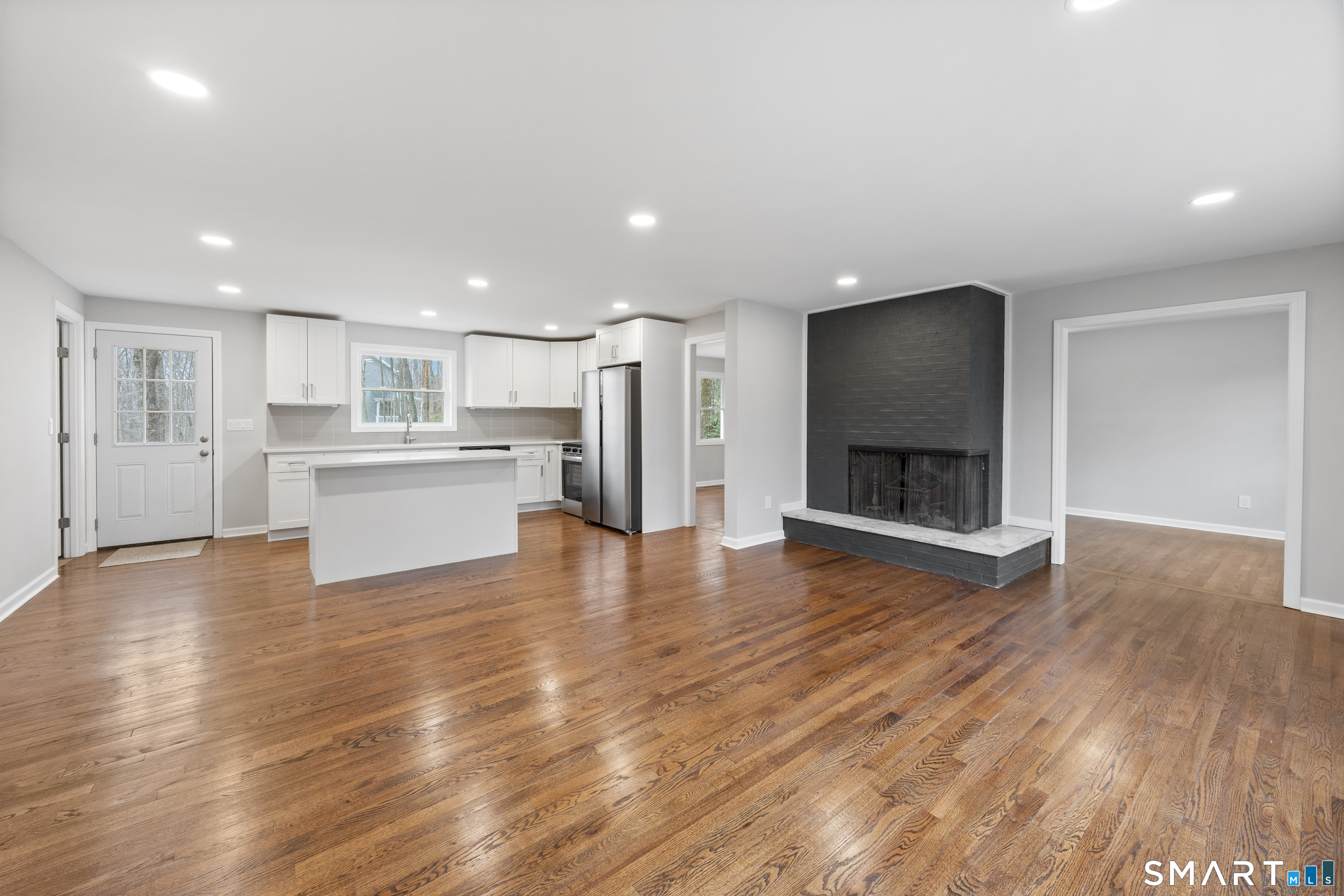 90 Troiano Road Hamden, CT 06518 - Photo 2 of 30