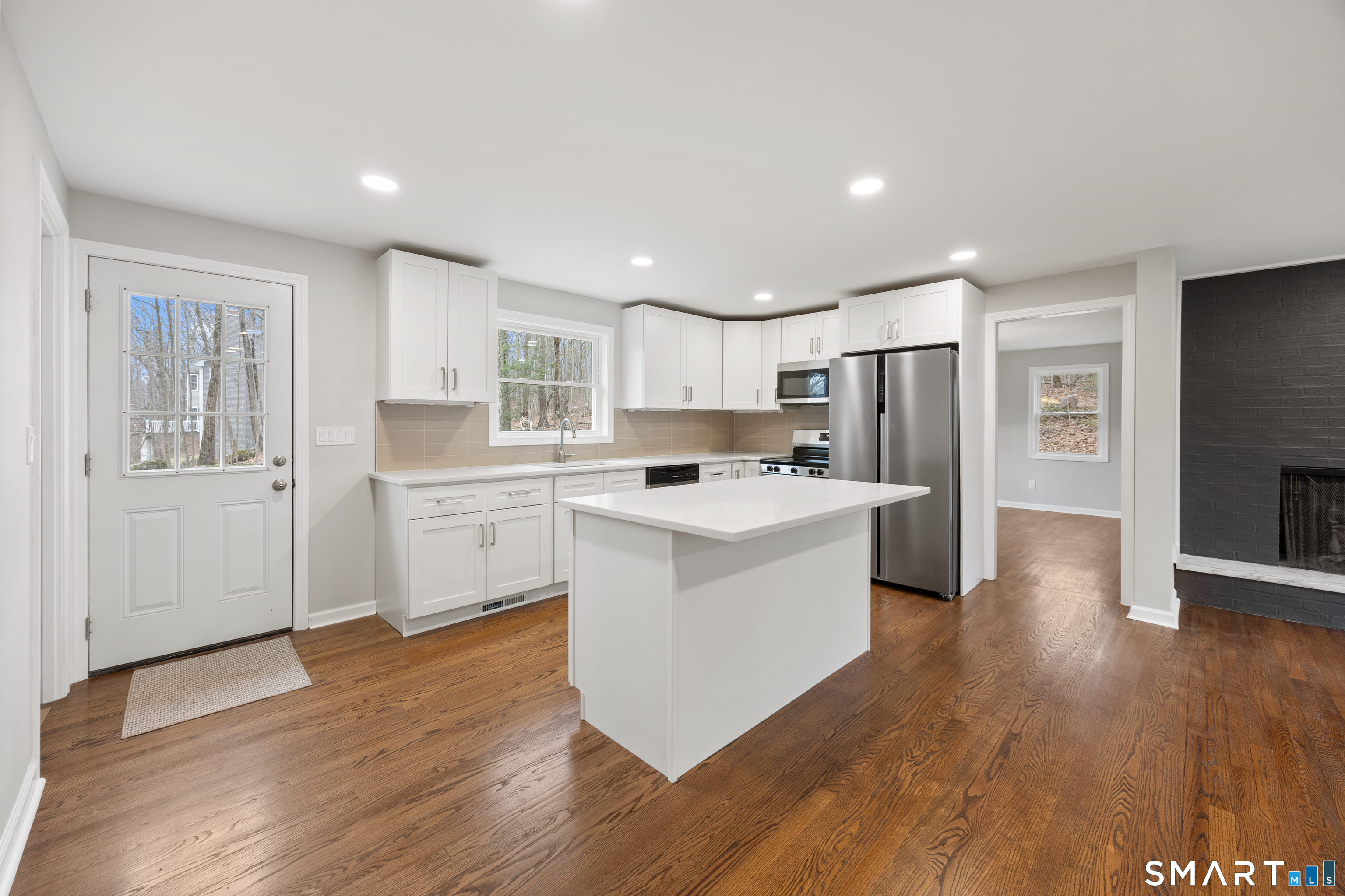 90 Troiano Road Hamden, CT 06518 - Photo 3 of 30