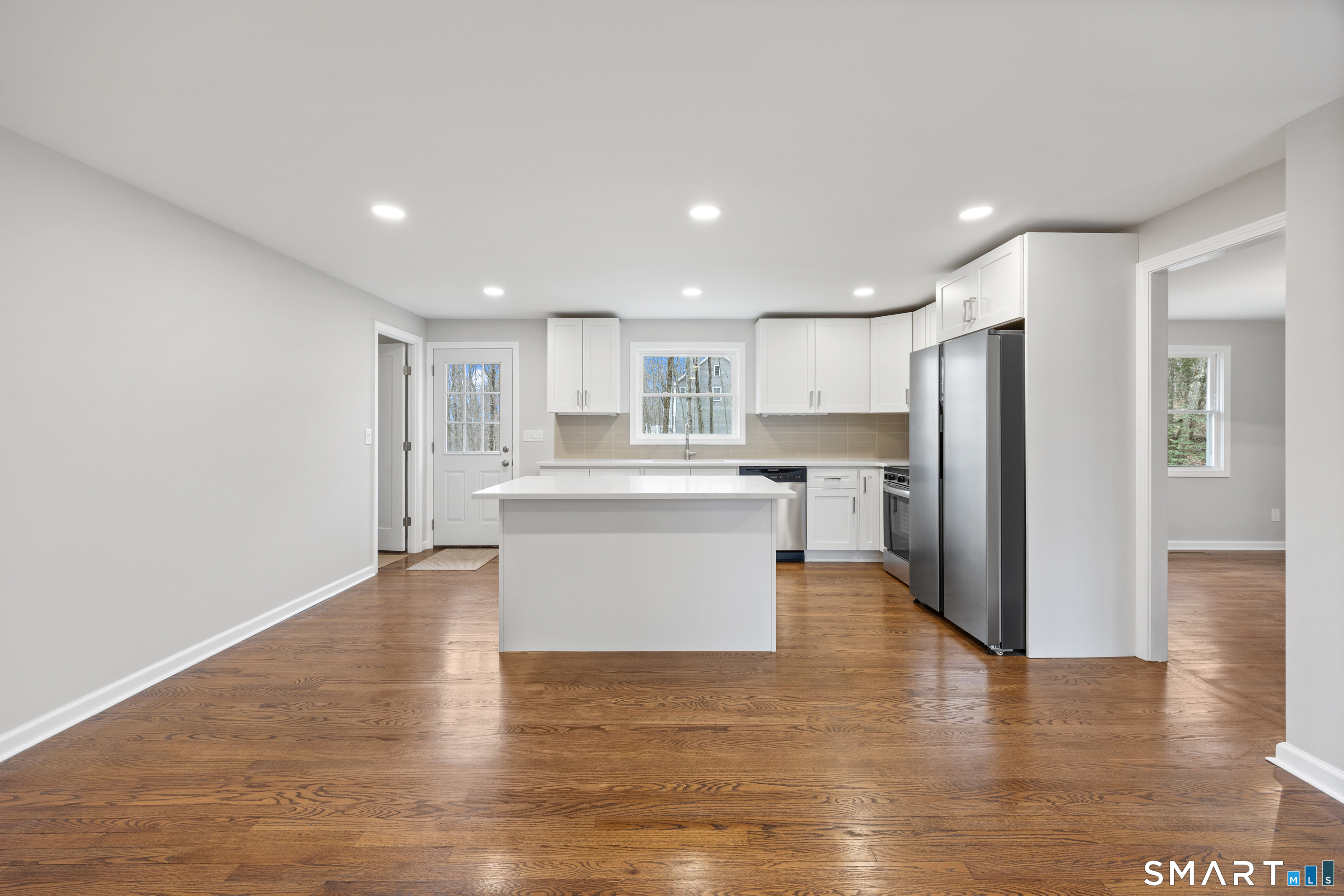 90 Troiano Road Hamden, CT 06518 - Photo 4 of 30