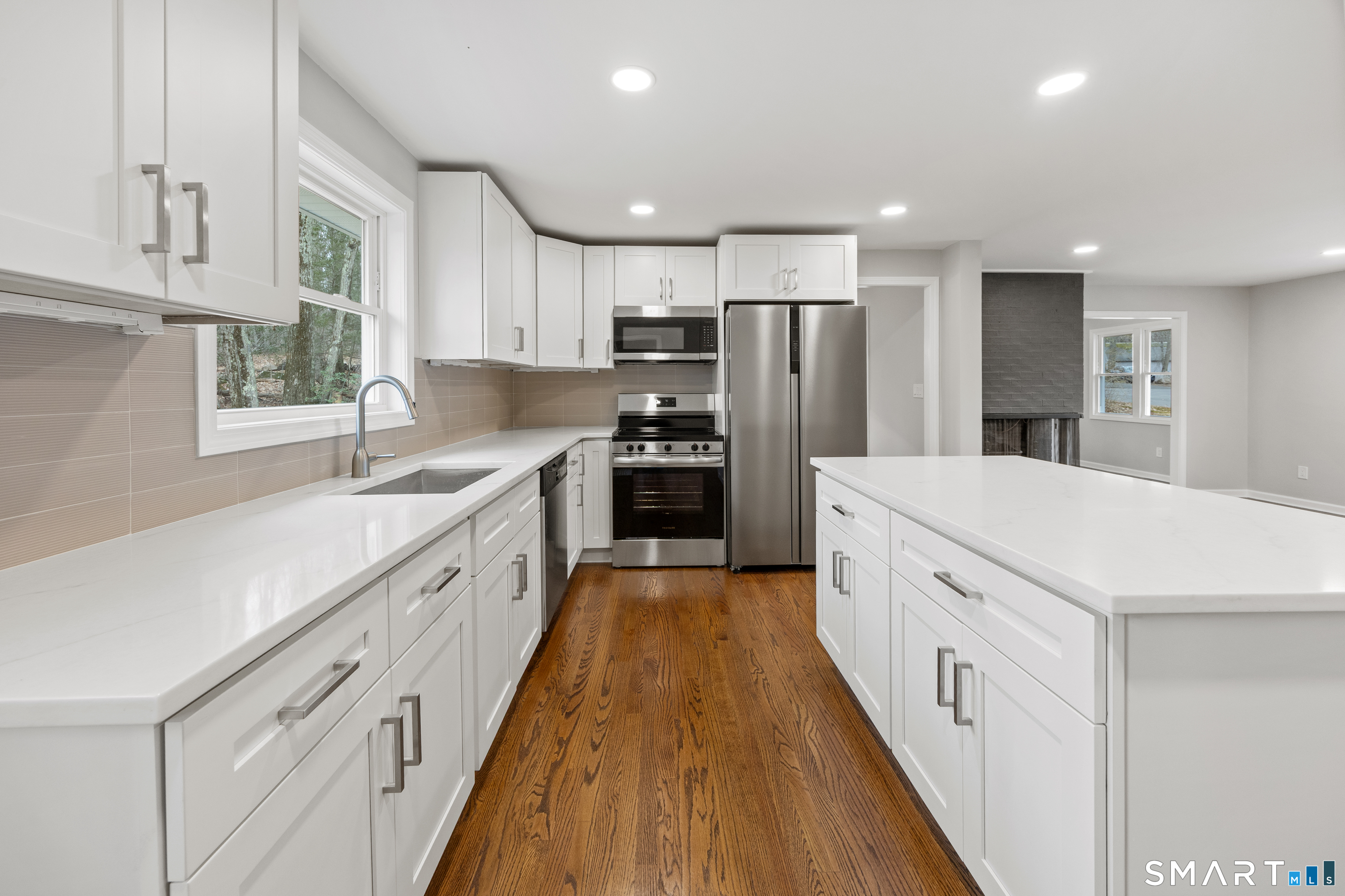 90 Troiano Road Hamden, CT 06518 - Photo 5 of 30