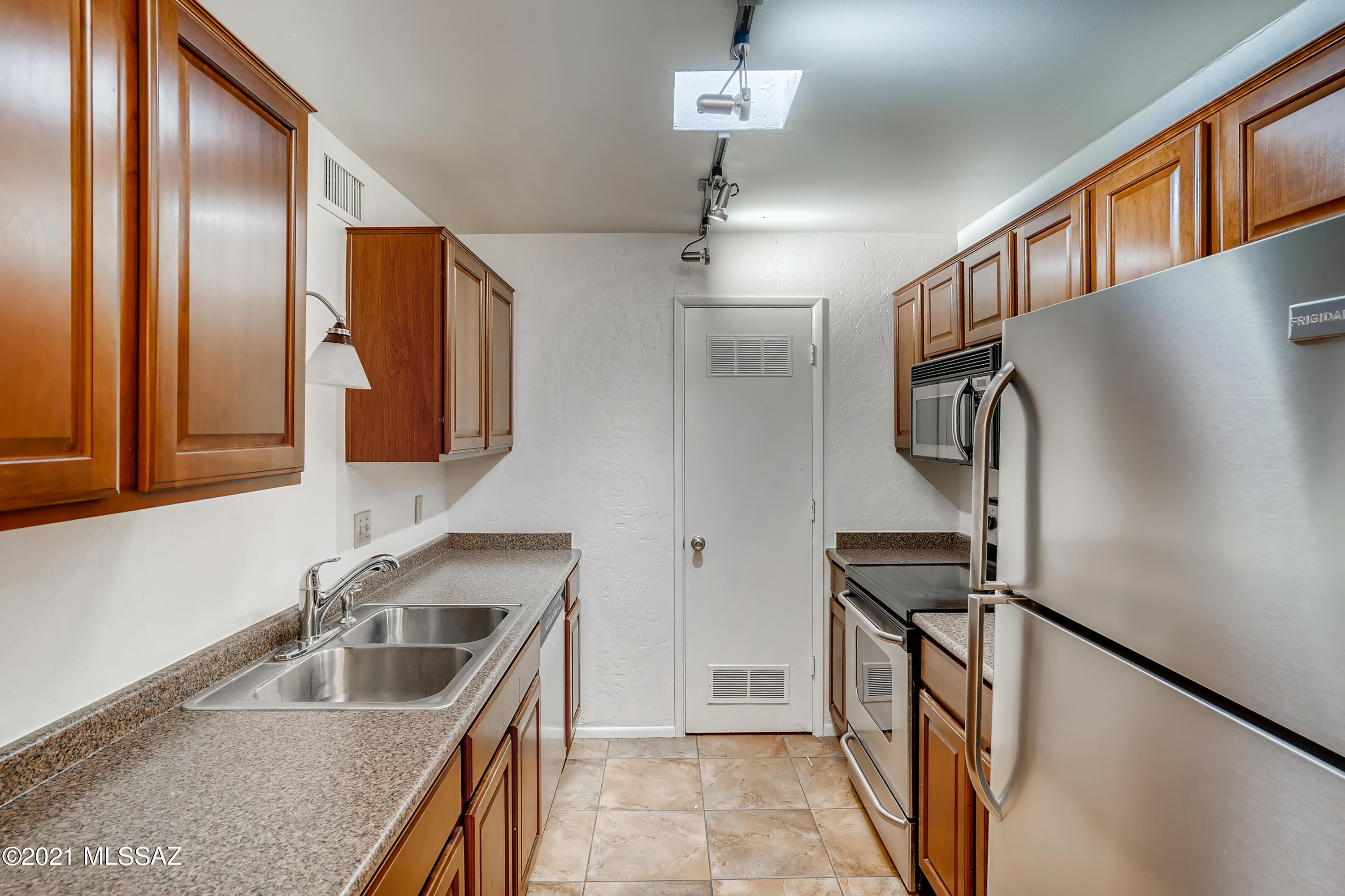625 South Prudence Road, Unit 202 Tucson, AZ 85710 - Photo 9 of 33