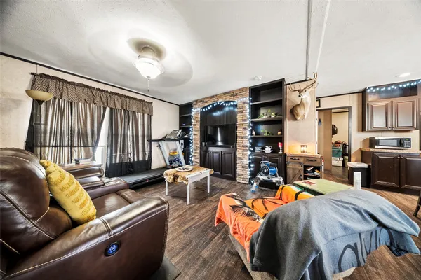 $850,000 | 5101 County Road 463, Elgin, TX 78621