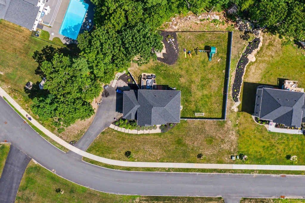 377 Rebecca Road Northbridge, MA 01588 - Photo 4 of 40