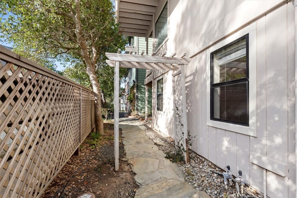 498 Croyden Lane Cambria, CA 93428 - Photo 17 of 68