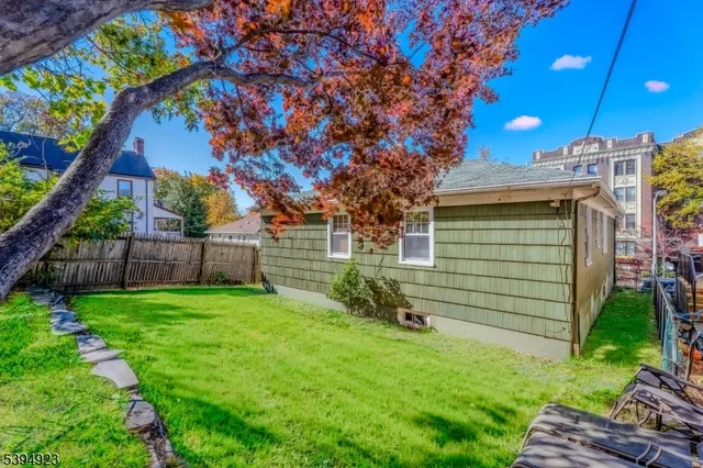 a view of a pathway of a building with wooden fence