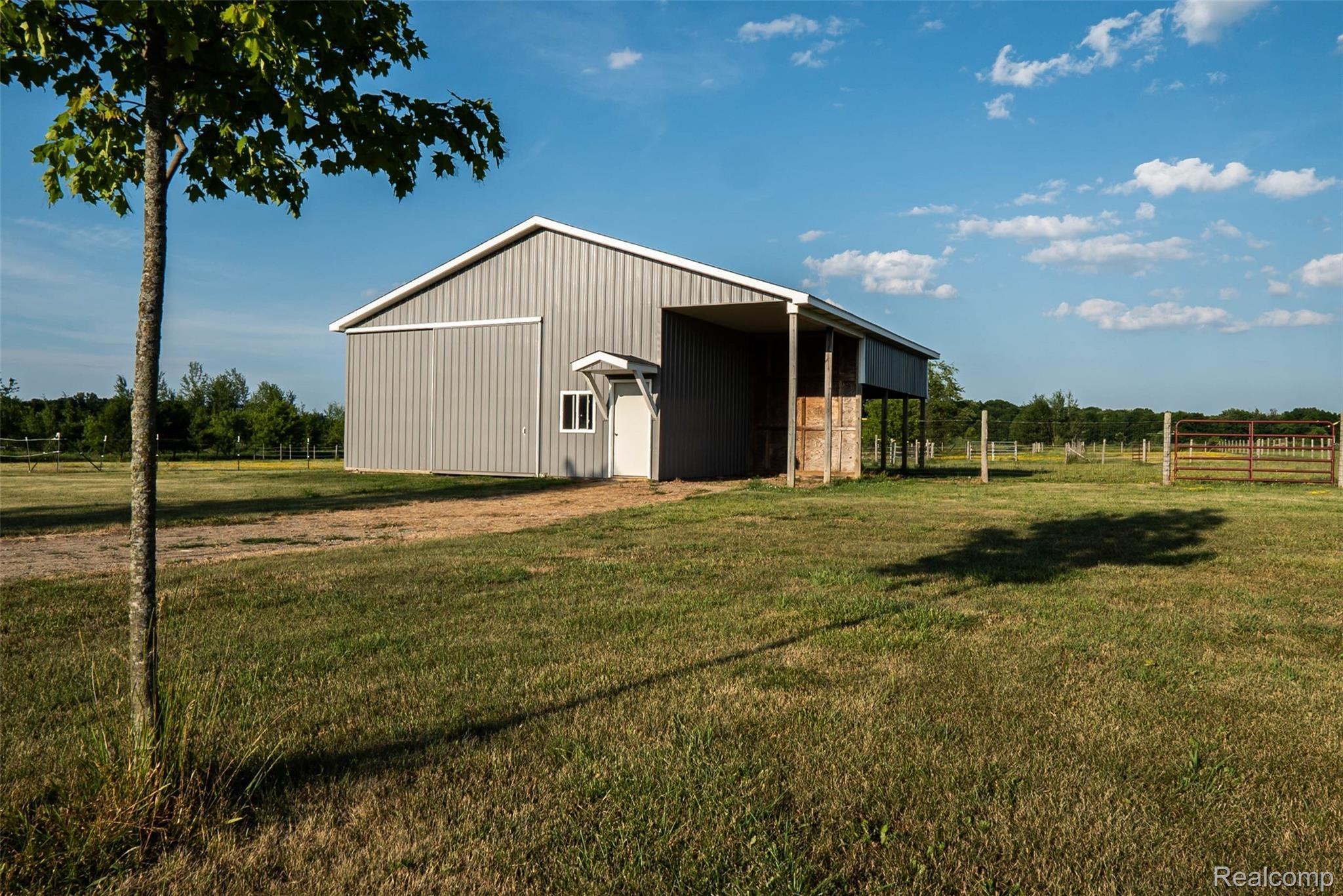 1155 Morris Road Lapeer, MI 48446 - Photo 38 of 47 Horse barn