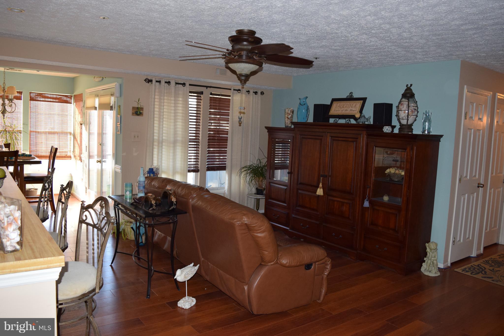 835 Deering Road, Unit 8F Pasadena, MD 21122 - Photo 7 of 19 Large,open living room