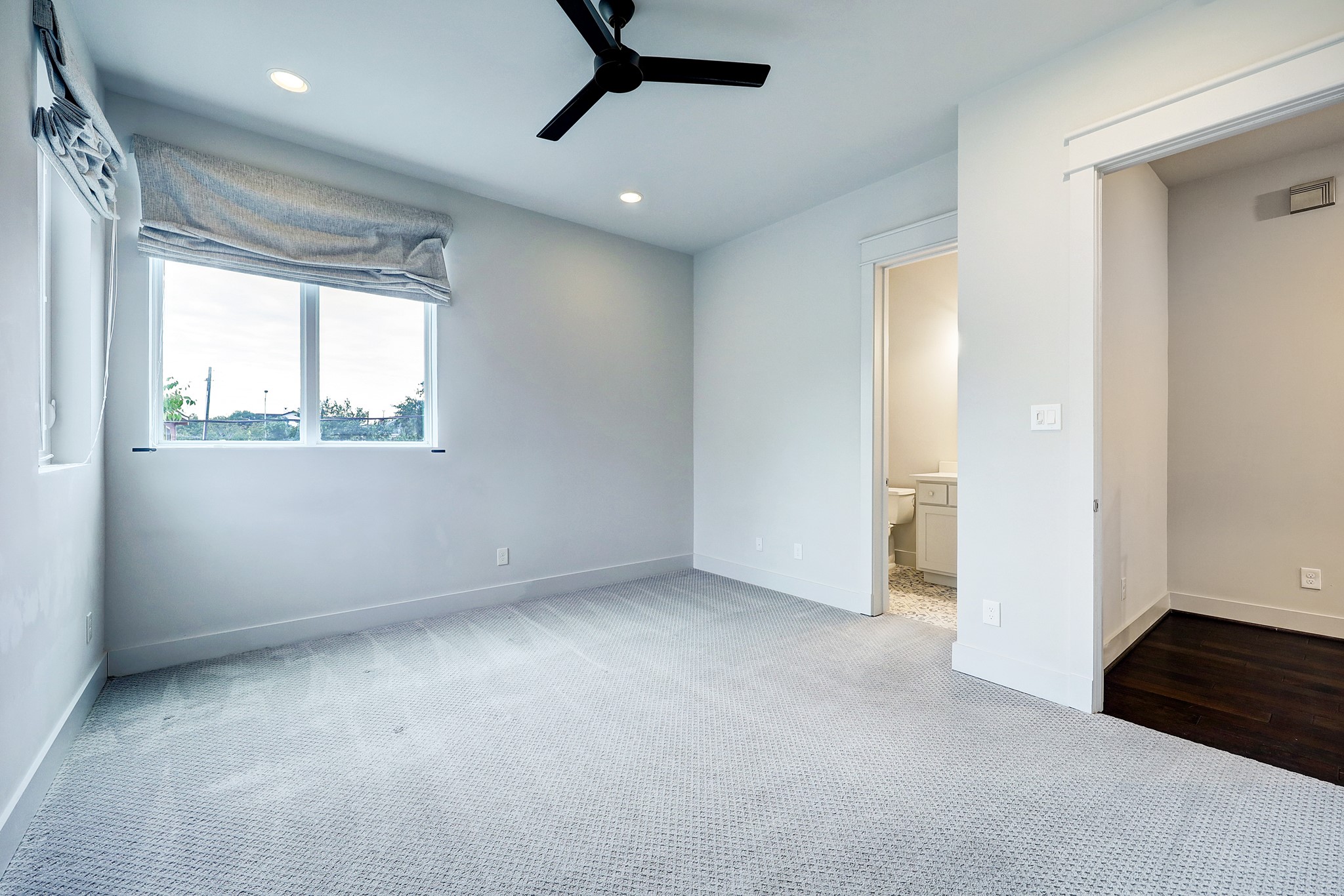 609 West Pierce Street Houston, TX 77019 - Photo 18 of 32 a view of an empty room with a window