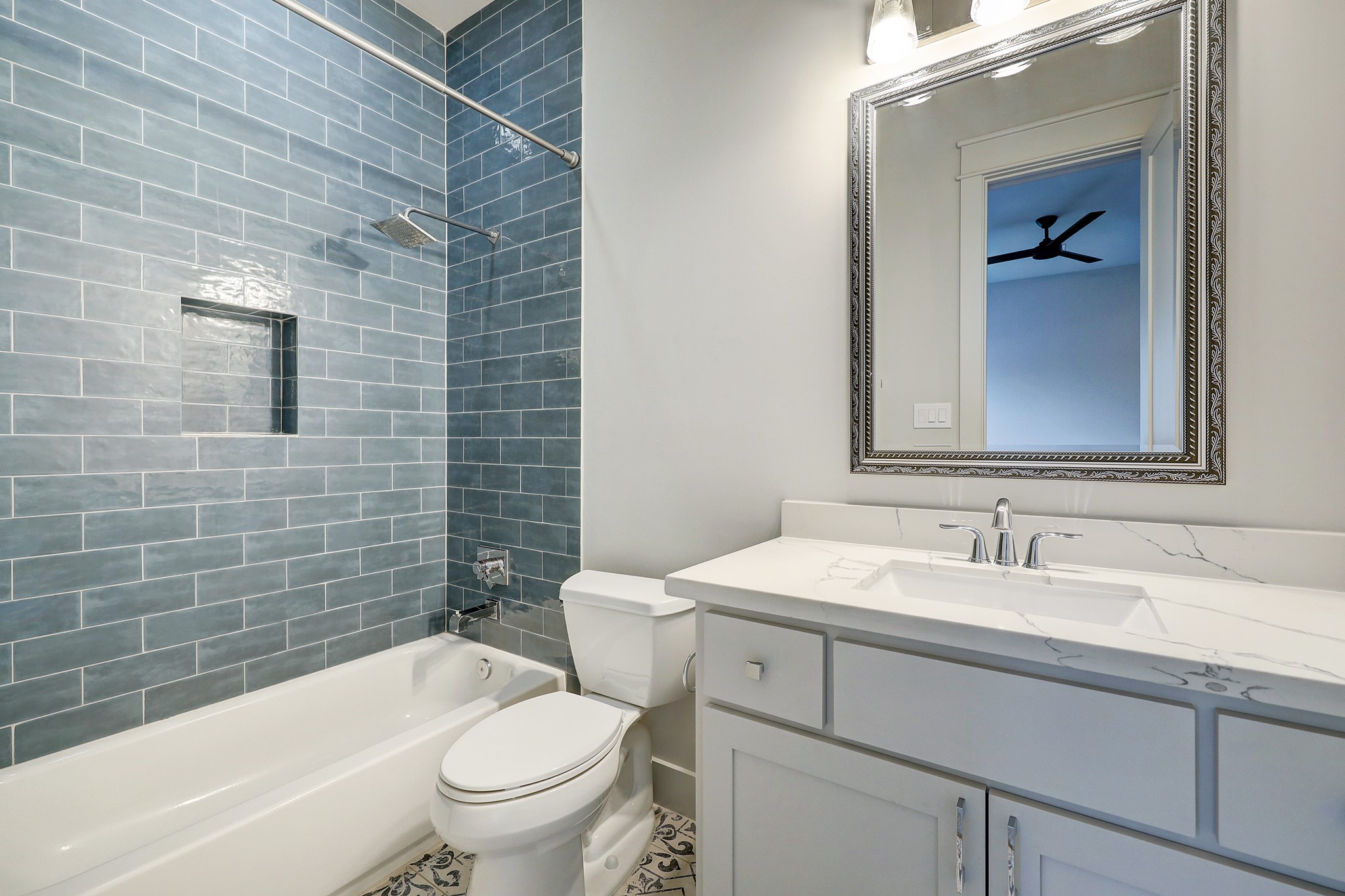 609 West Pierce Street Houston, TX 77019 - Photo 19 of 32 a bathroom with a sink a toilet and shower