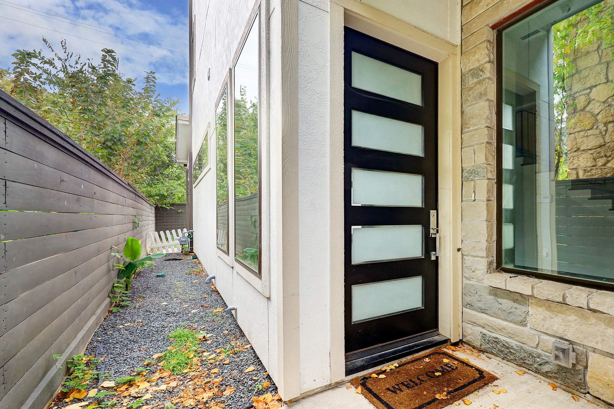 609 West Pierce Street Houston, TX 77019 - Photo 2 of 32 a view of front door