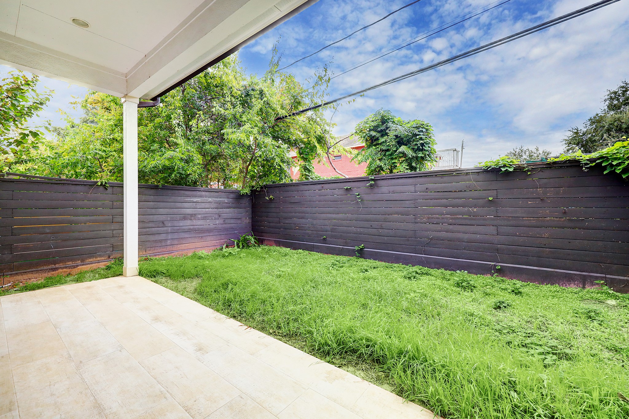 609 West Pierce Street Houston, TX 77019 - Photo 29 of 32 a view of a backyard with wooden fence