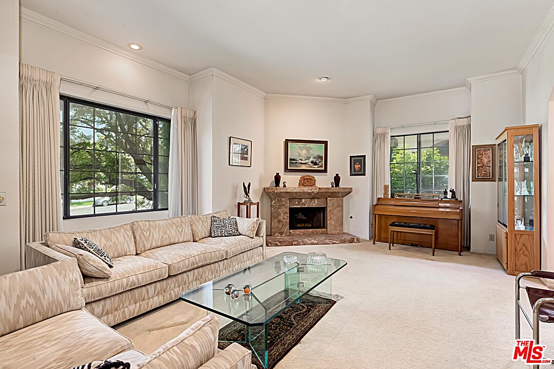 103 South Kenneth Road Burbank, CA 91501 - Photo 3 of 39 Gallery Image 3