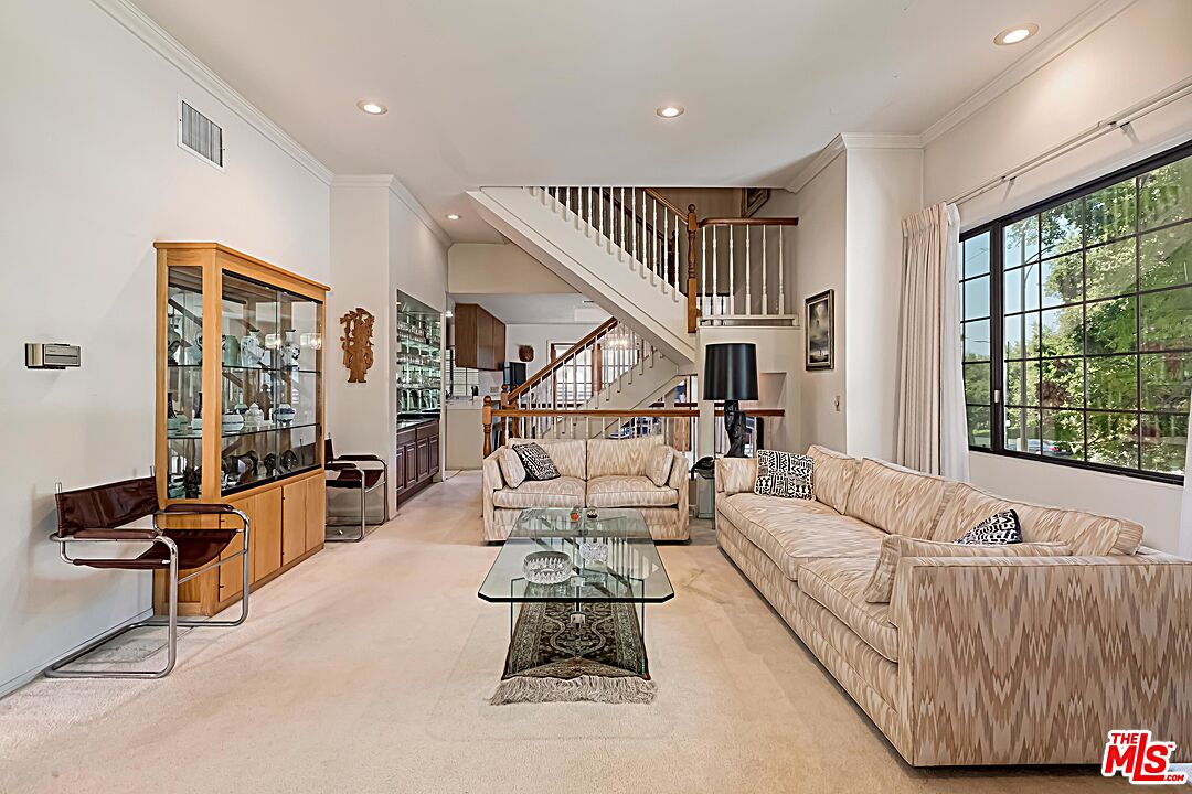 103 South Kenneth Road Burbank, CA 91501 - Photo 8 of 39 Gallery Image 8
