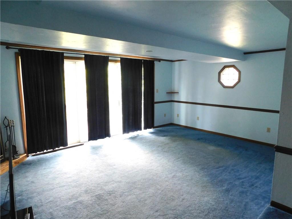 35 West Willock Road Pittsburgh, PA 15227 - Photo 16 of 20 Family room