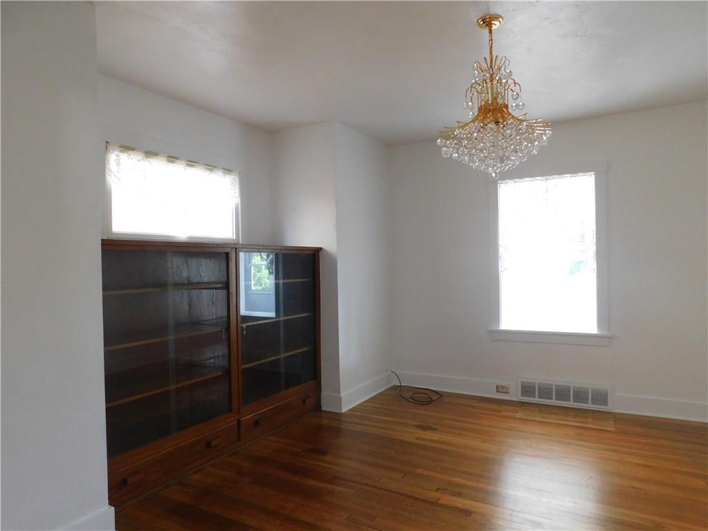 35 West Willock Road Pittsburgh, PA 15227 - Photo 4 of 20 Dining room