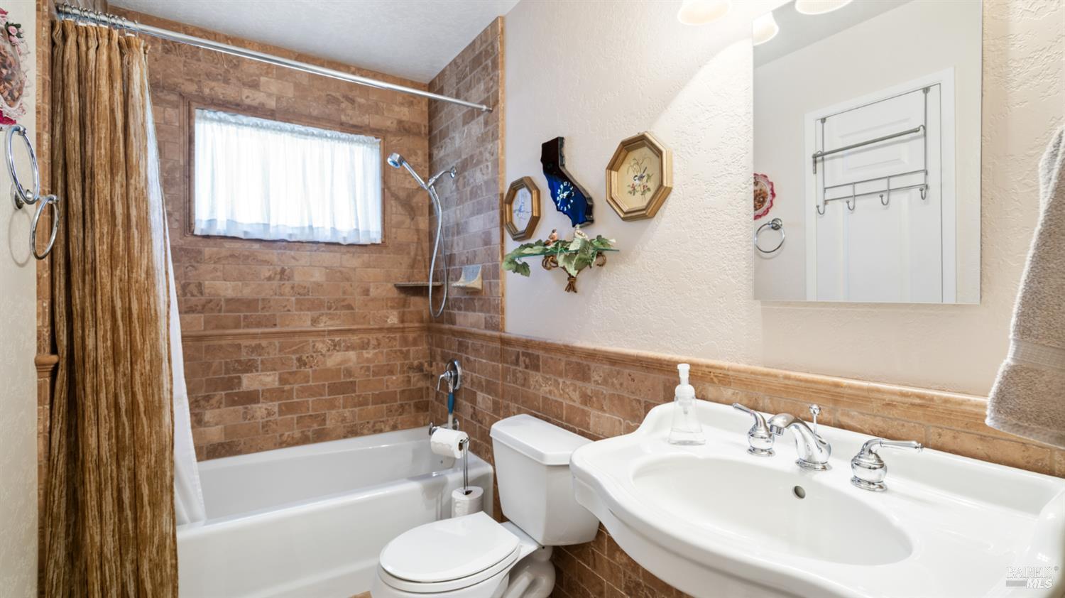 1540 Sunview Court Santa Rosa, CA 95401 - Photo 16 of 24