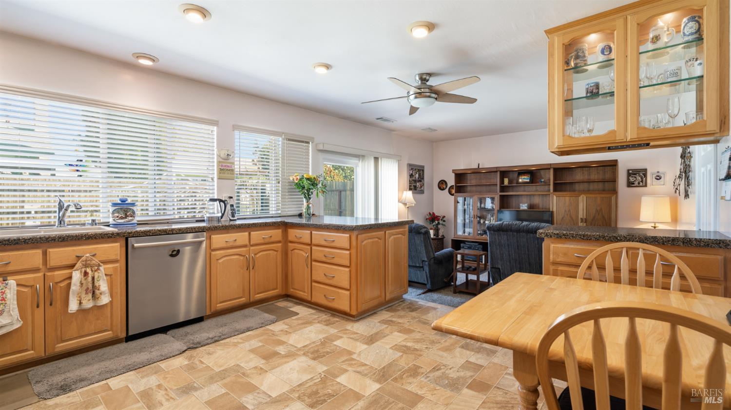 1540 Sunview Court Santa Rosa, CA 95401 - Photo 7 of 24