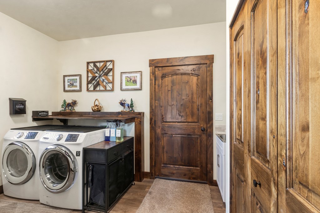 1884 Little Pine Road Donnelly, ID 83615 - Photo 18 of 41 Laundry and Mudroom
