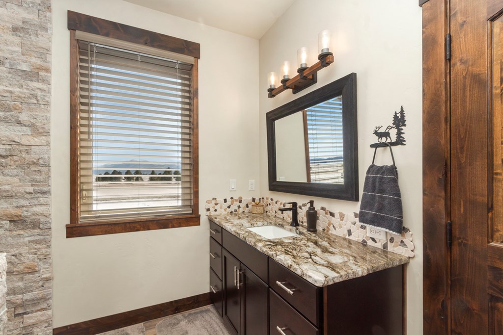 1884 Little Pine Road Donnelly, ID 83615 - Photo 30 of 41 Upstairs Bathroom in Suite
