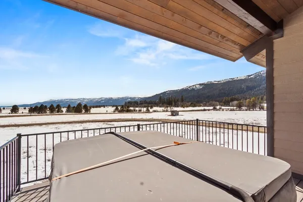 $1,199,900 | 1884 Little Pine Road, Donnelly, ID 83615