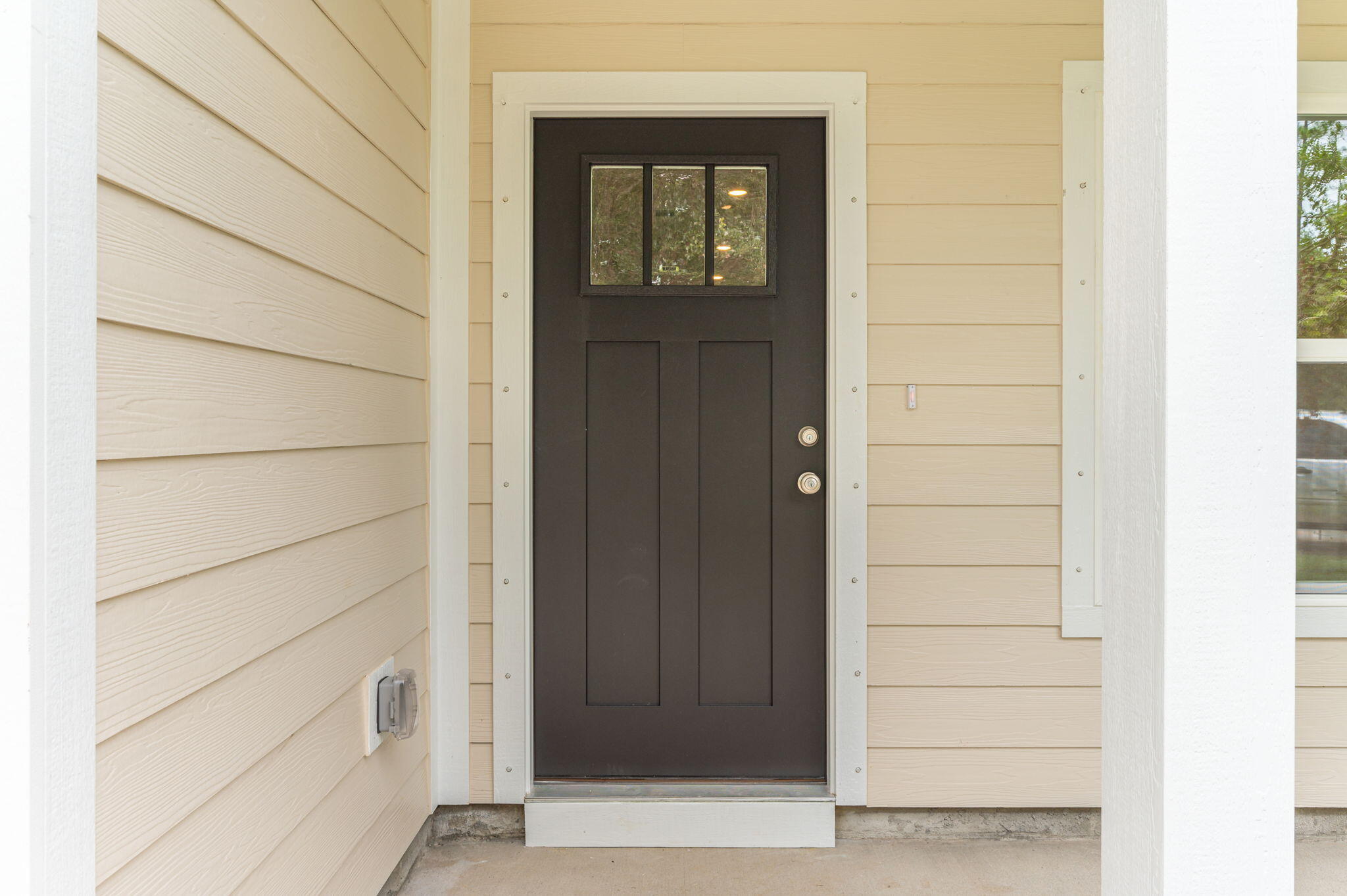 95 Live Oak Street Freeport, FL 32439 - Photo 4 of 26 a view of front door