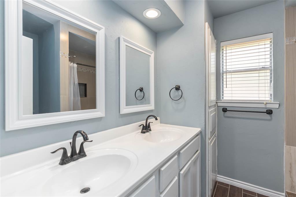 821 Ridge Court Bedford, TX 76021 - Photo 19 of 23